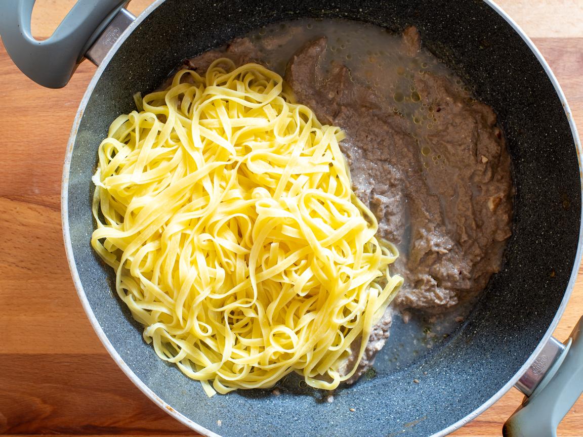 Pasta con crema di prataioli e noci - passo 6