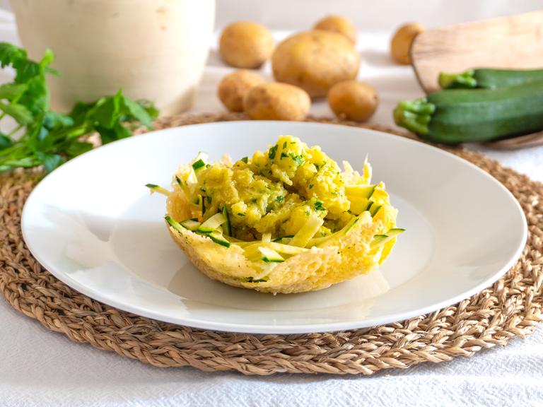 Patate alla senape su cialda di parmigiano