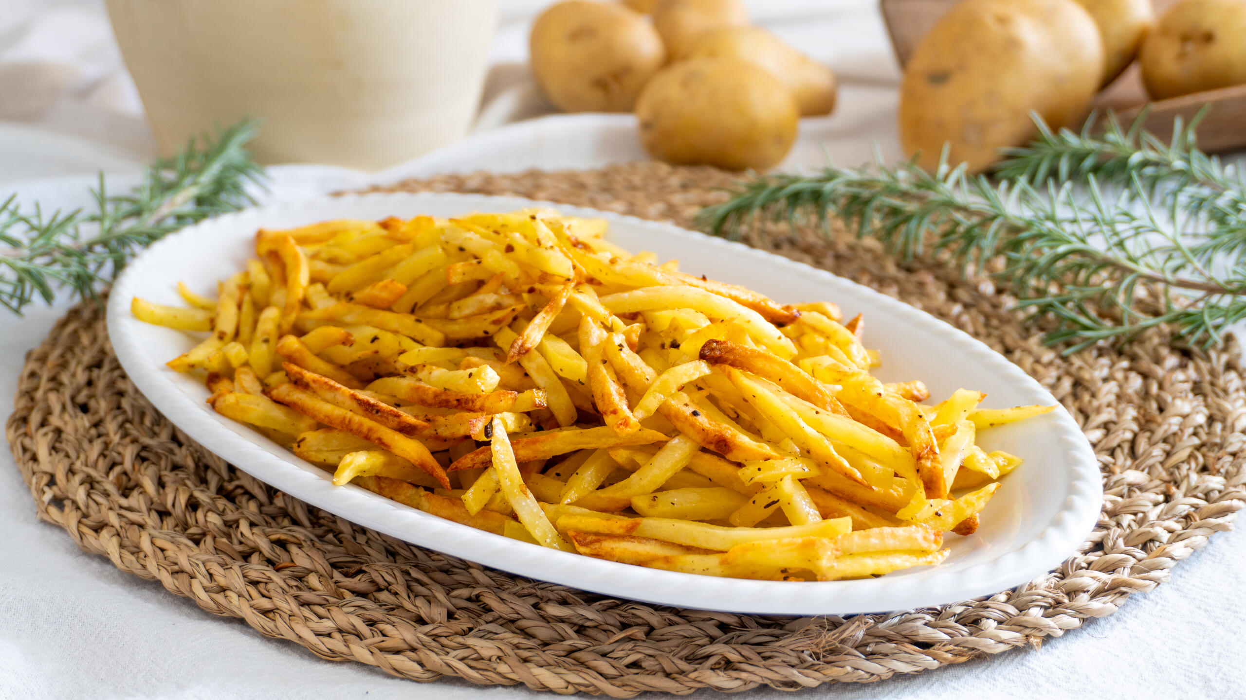 Patate fritte in friggitrice ad aria