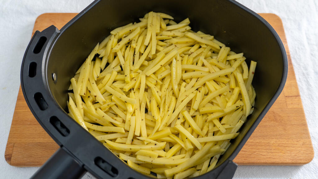 Patate fritte in friggitrice ad aria - passo 3