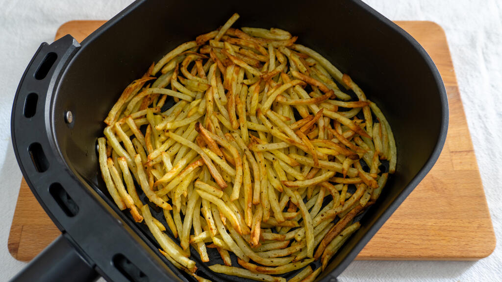 Patate fritte in friggitrice ad aria