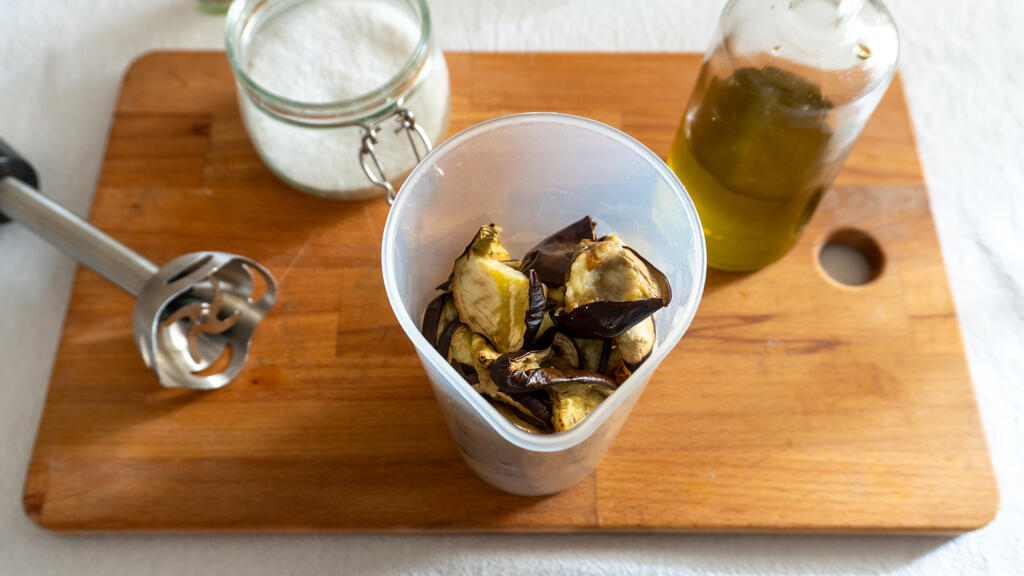 Pesto di melanzane e mandorle