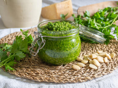 È una salsa fresca e aromatica, perfetta per condi...