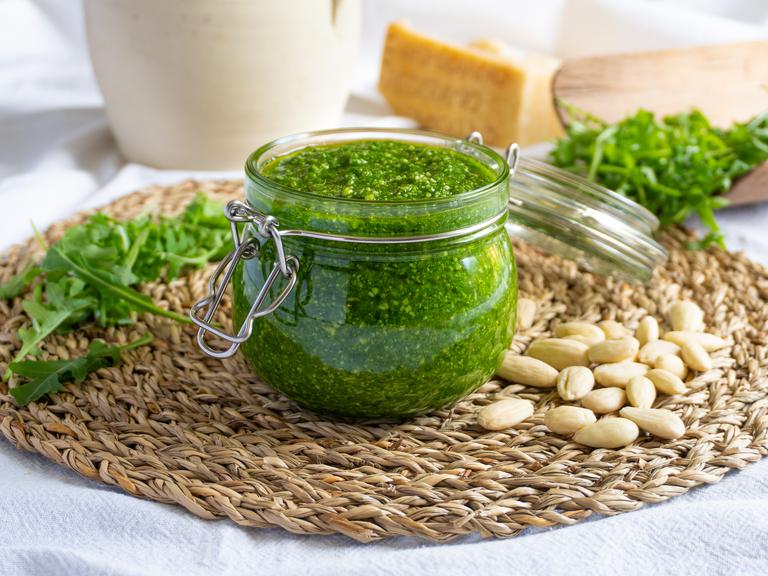 Pesto di rucola e mandorle