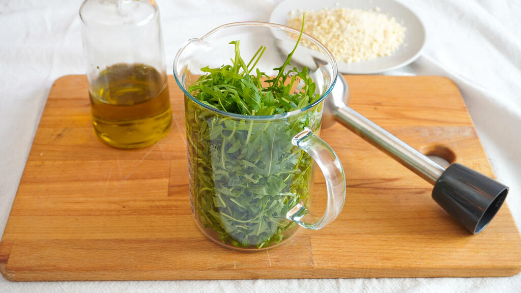 Pesto di rucola e mandorle - passo 3