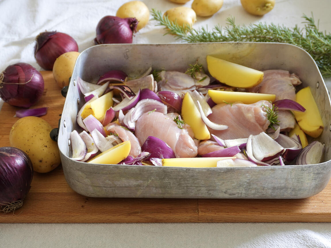 Pollo al forno con cipolle e patate - passo 4