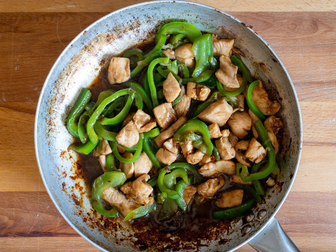 Pollo con anacardi e peperoni - passo 6
