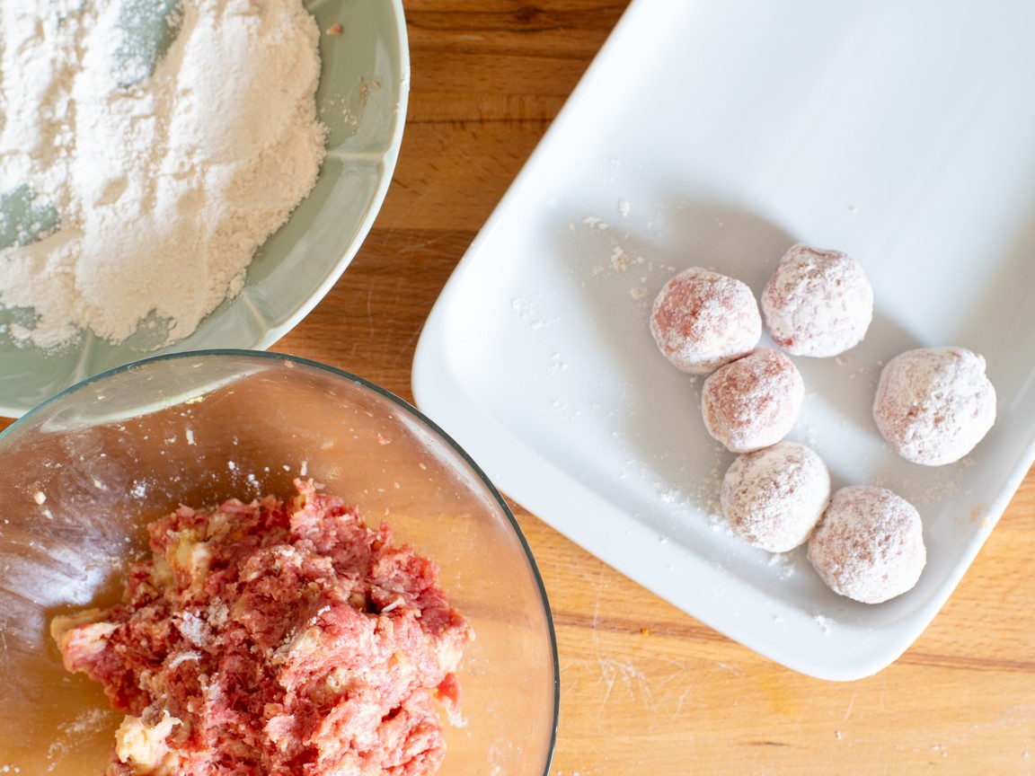 Polpette di manzo al sugo - passo 4