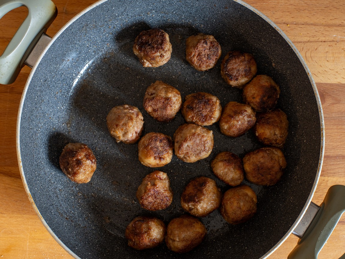 Polpette di manzo al sugo - passo 5