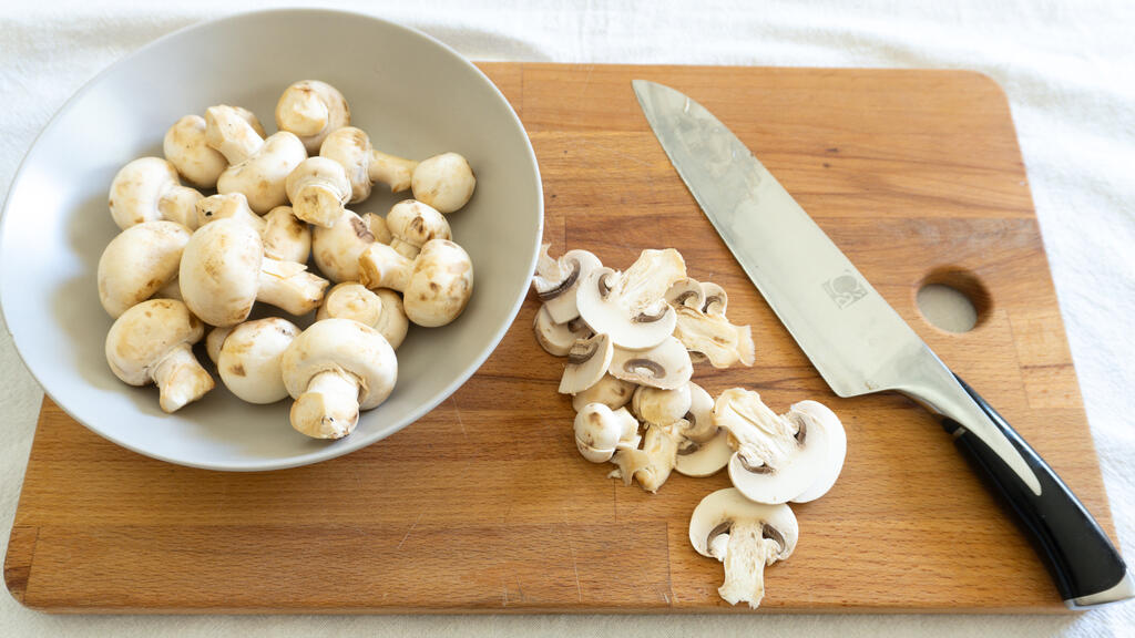 Risotto al liquore porto e funghi - passo 1