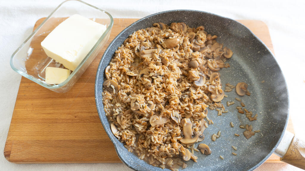 Risotto al liquore porto e funghi - passo 6