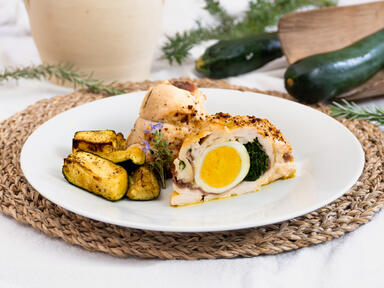 Succulento petto di pollo arrotolato e farcito con...