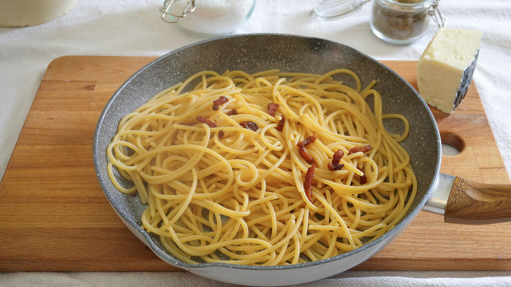 Spaghetti alla carbonara - passo 5