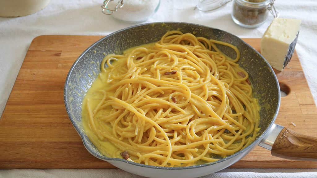 Spaghetti alla carbonara - passo 6