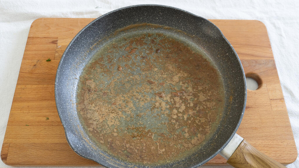 Spaghetti alla colatura di alici e aneto - passo 3