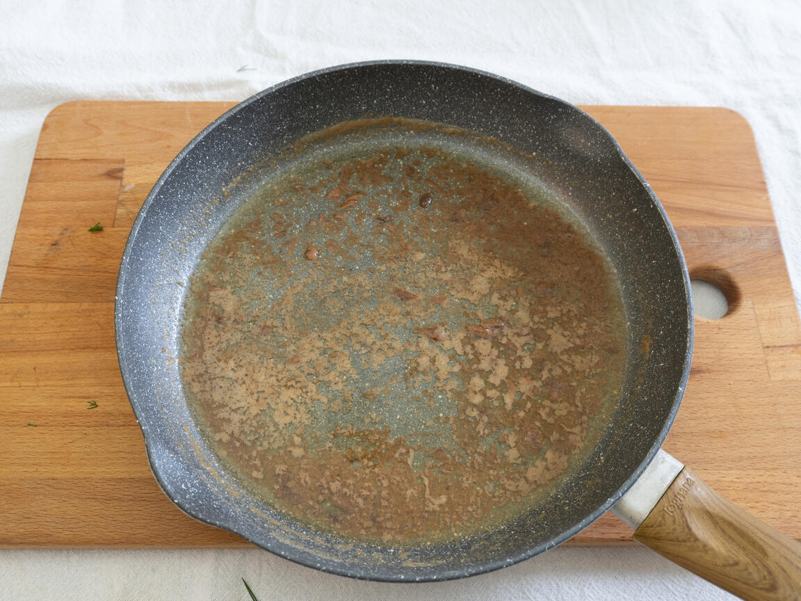 Spaghetti alla colatura di alici e aneto - passo 3
