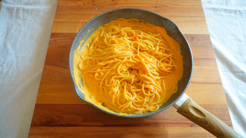 Spaghetti con crema di peperoni