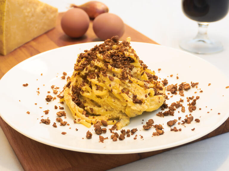 Spaghettoni al ragù bianco