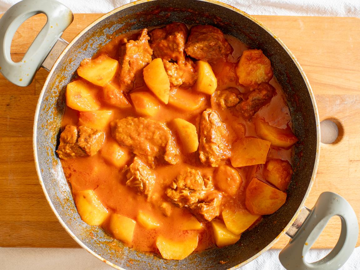 Spezzatino di manzo al sugo con patate - passo 8