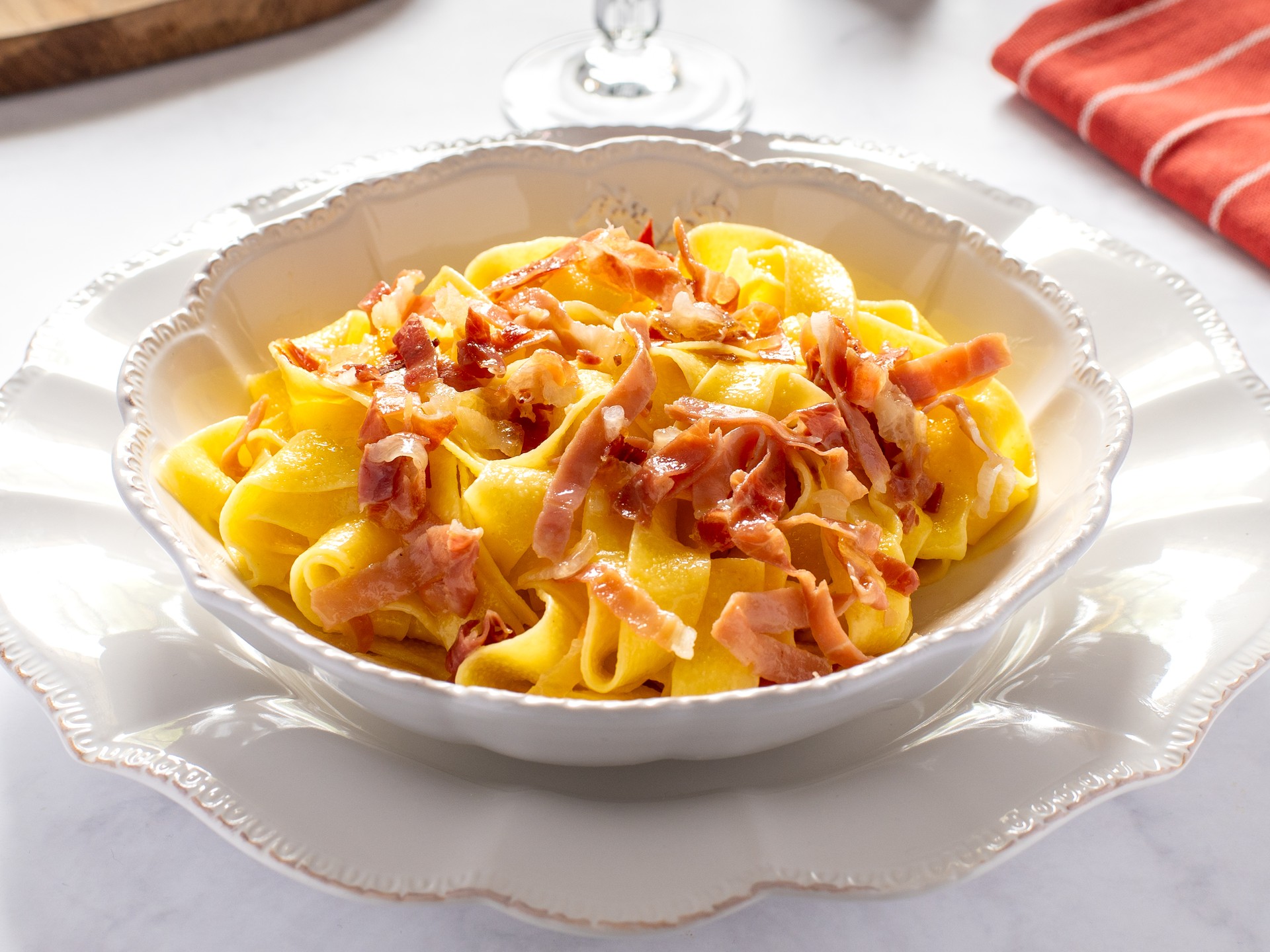 Tagliatelle burro e prosciutto alla bolognese