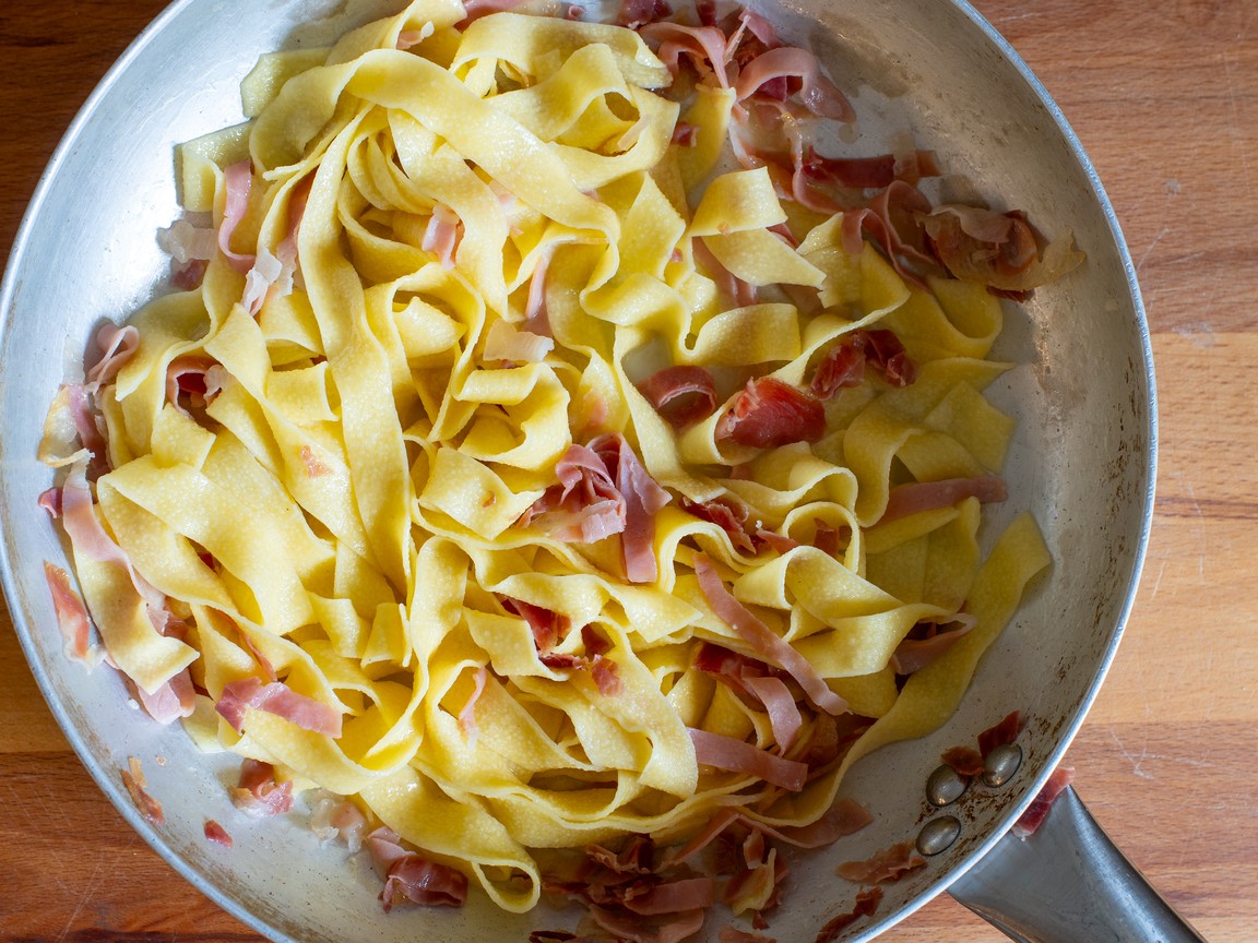 Tagliatelle burro e prosciutto alla bolognese - passo 4