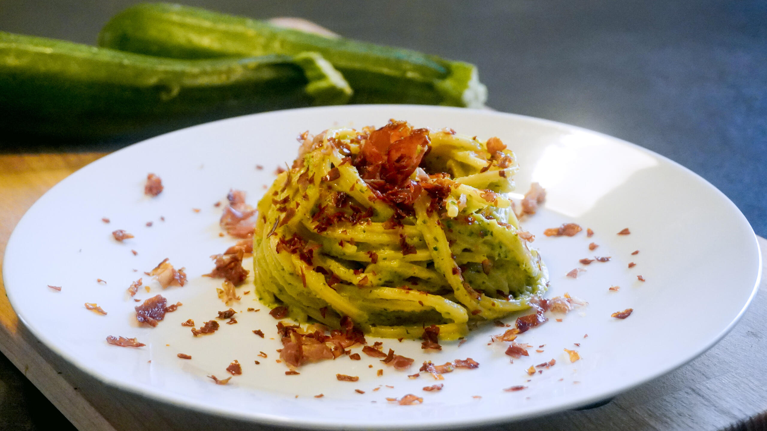 Tonnarelli speck e zucchine