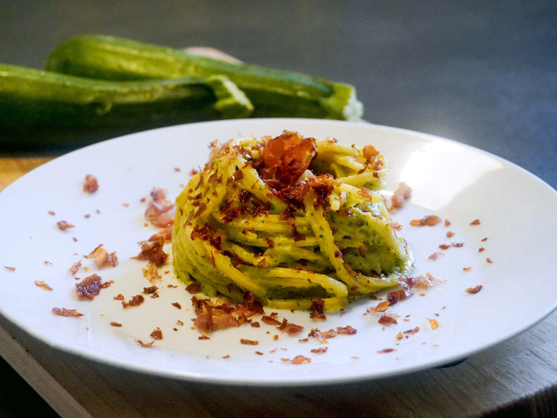 Tonnarelli speck e zucchine