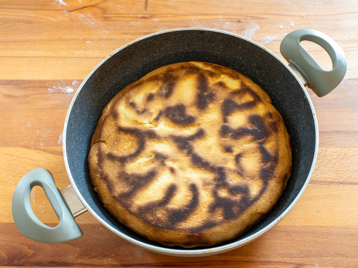 Torta salata in padella con bietole e scamorza - passo 10