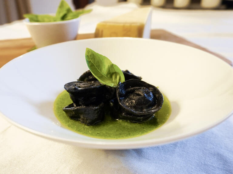 Tortelli al nero di seppia