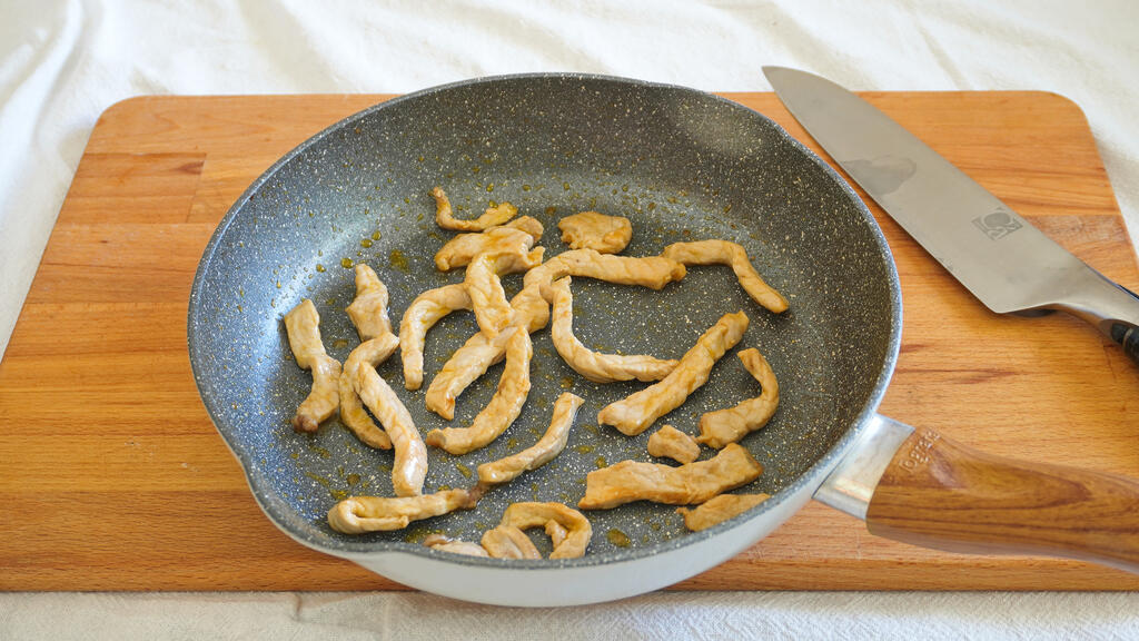 Tortellini bolognesi in brodo - passo 1