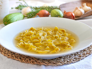 A bologna i tortellini possono essere fatti solo i...