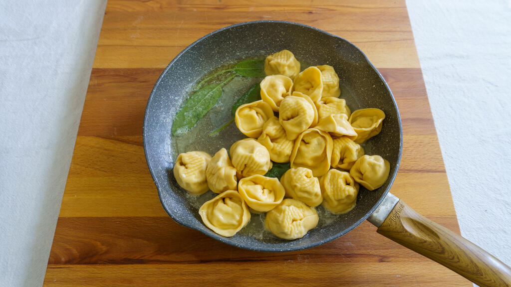 Tortelloni burro e salvia - passo 7