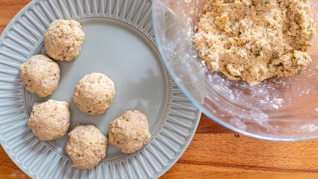 Brödbullar i tomatsås