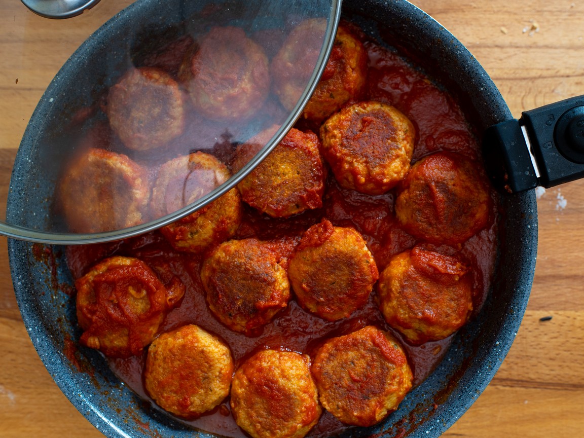 Brödbullar i tomatsås - steg 6