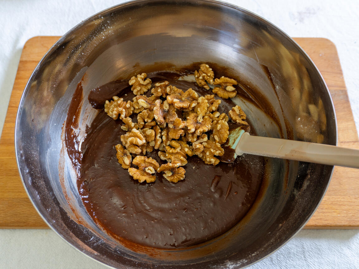 Brownies med choklad och valnötter - steg 5