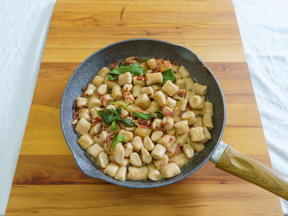 Dinkelgnocchi med ricotta och speck - steg 8