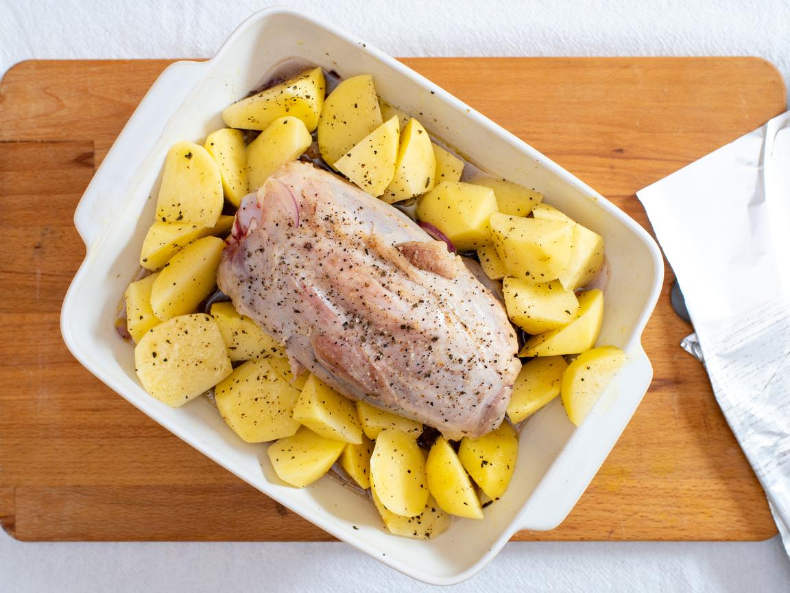 Fläsklägg med ugnsrostade potatisar - steg 5