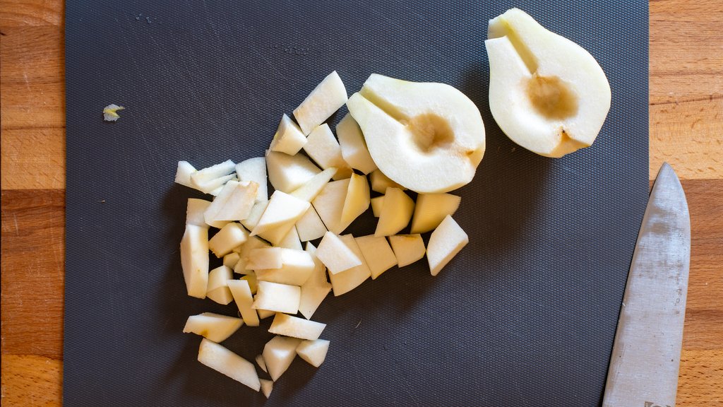 Krämig päron- och chokladtårta