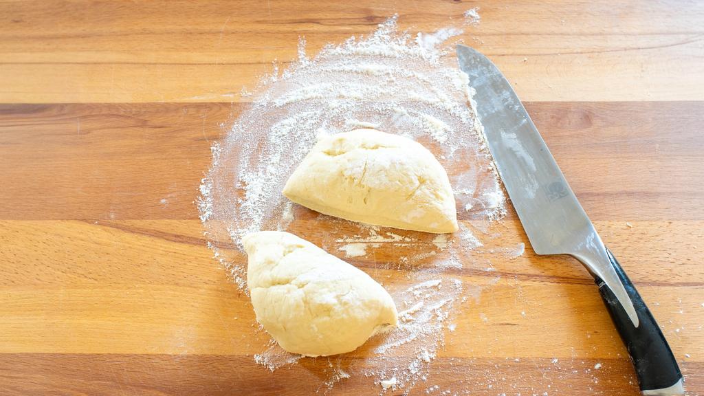 Matpaj i stekpanna med mangold och rökt scamorza