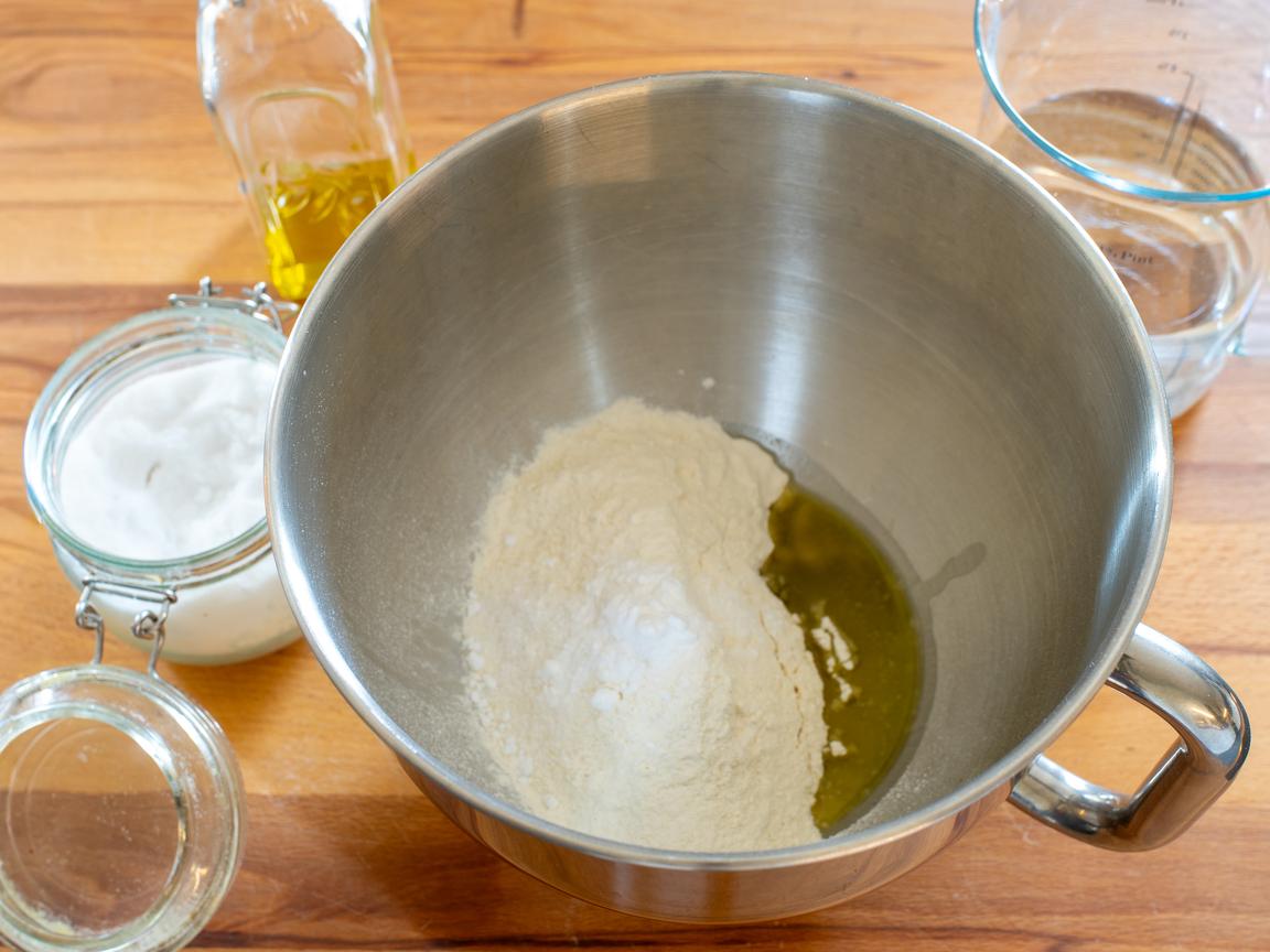 Matpaj i stekpanna med mangold och rökt scamorza - steg 1