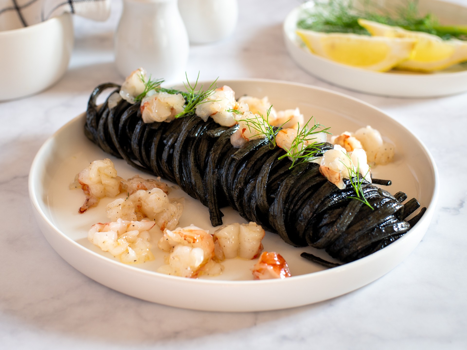 Pasta med bläckfiskbläck och räkor