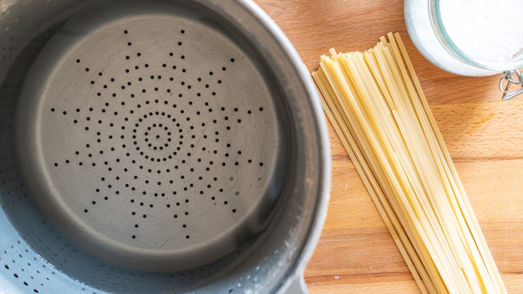 Pasta med bläckfiskbläck och räkor