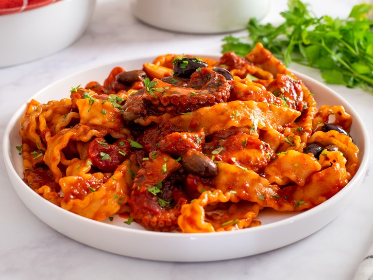 Pasta med bläckfisksås