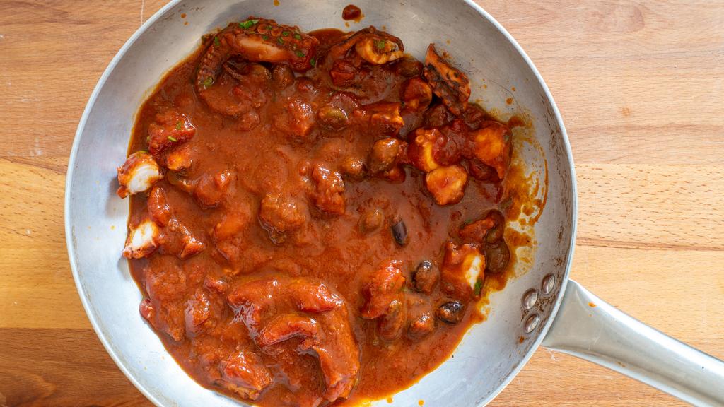 Pasta med bläckfisksås