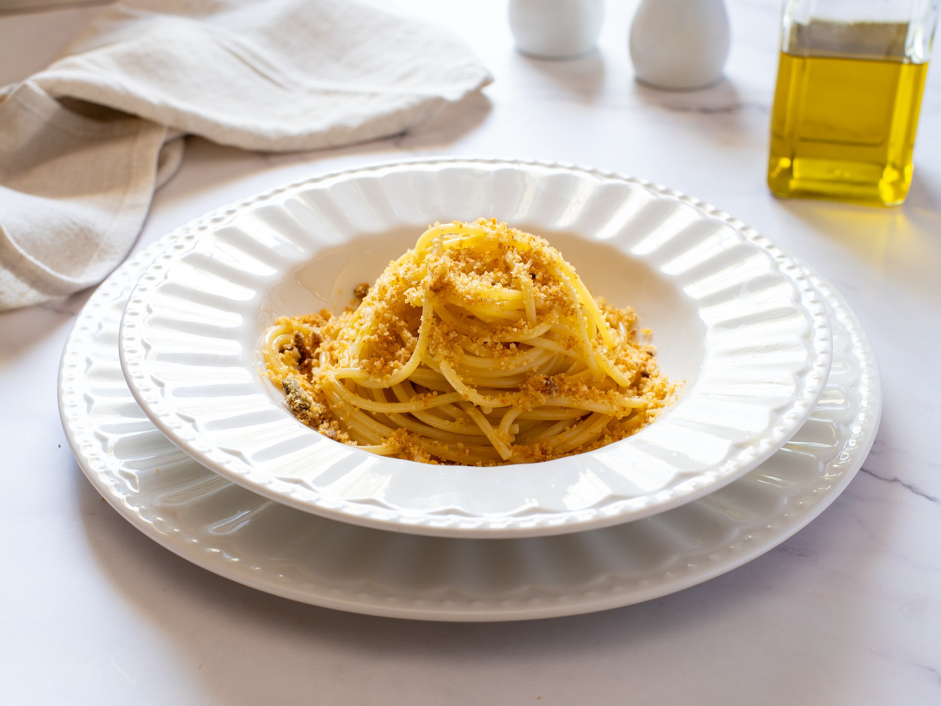 Pasta med rostad brödsmulor och sardeller