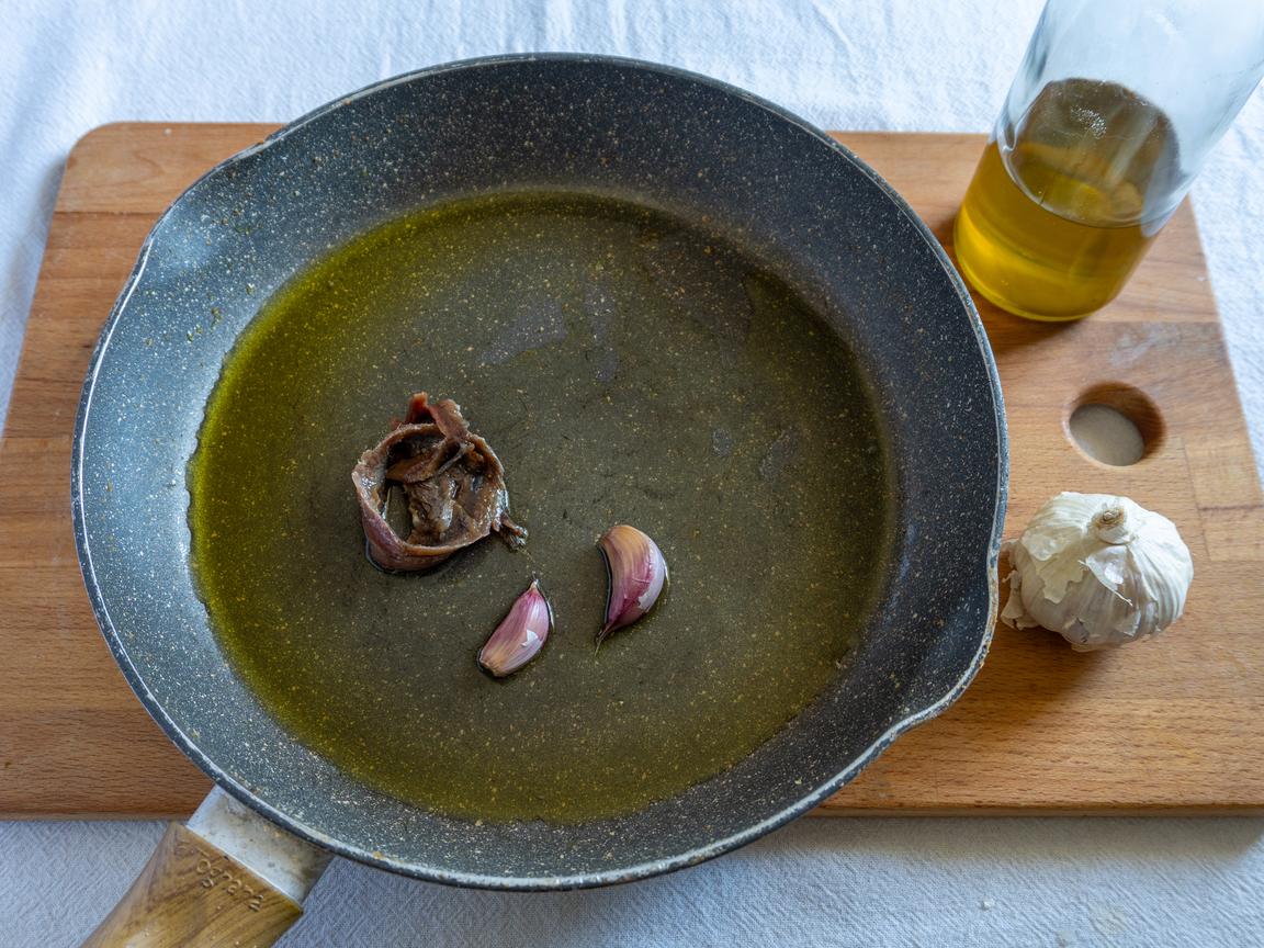 Pasta med rostad brödsmulor och sardeller - steg 4