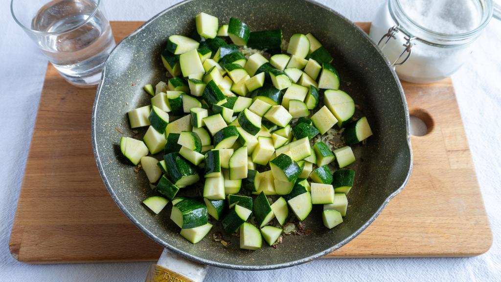 Pasta med zucchinikräm och chips - steg 4