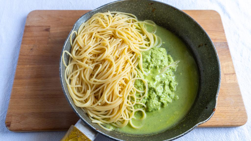 Pasta med zucchinikräm och chips - steg 6