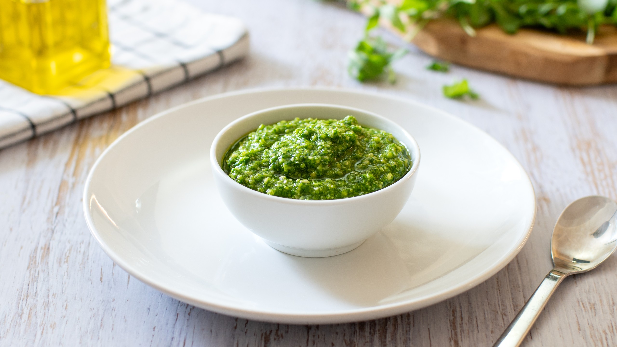 Ruccola- och mandelpesto