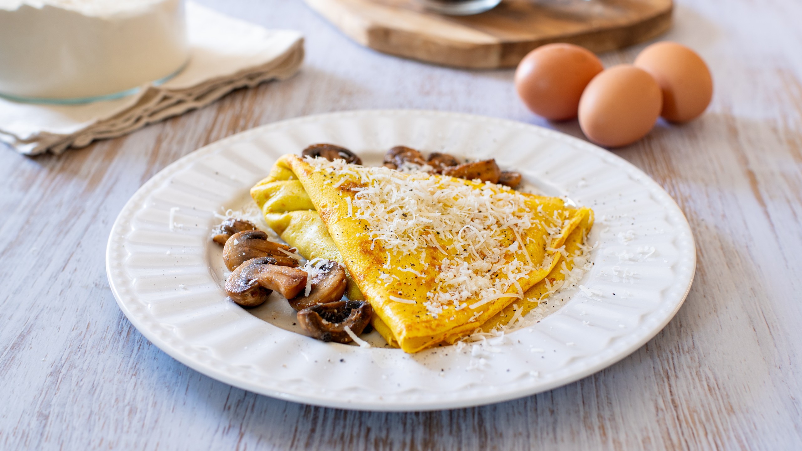 Salta crepes med svamp